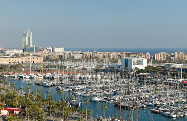 С морского побережья и порта начиналась Барселона