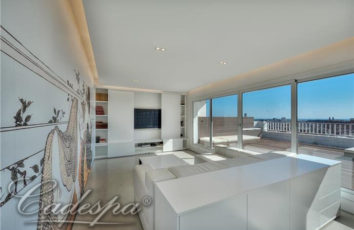 Современный апартамент с панорамным видом на Барселону. 