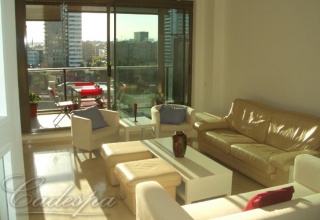 Современная квартира в жилом комплексе в 200 метрах от пляжа в Барселоне. 