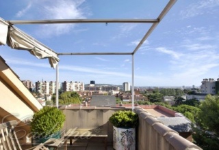 Двухэтажный пентхаус с панорамным видом на море и Барселону. 