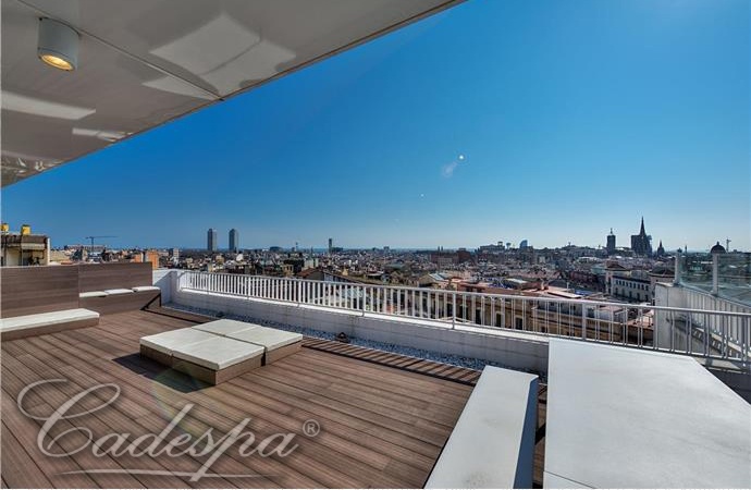 Современный апартамент с панорамным видом на Барселону. 