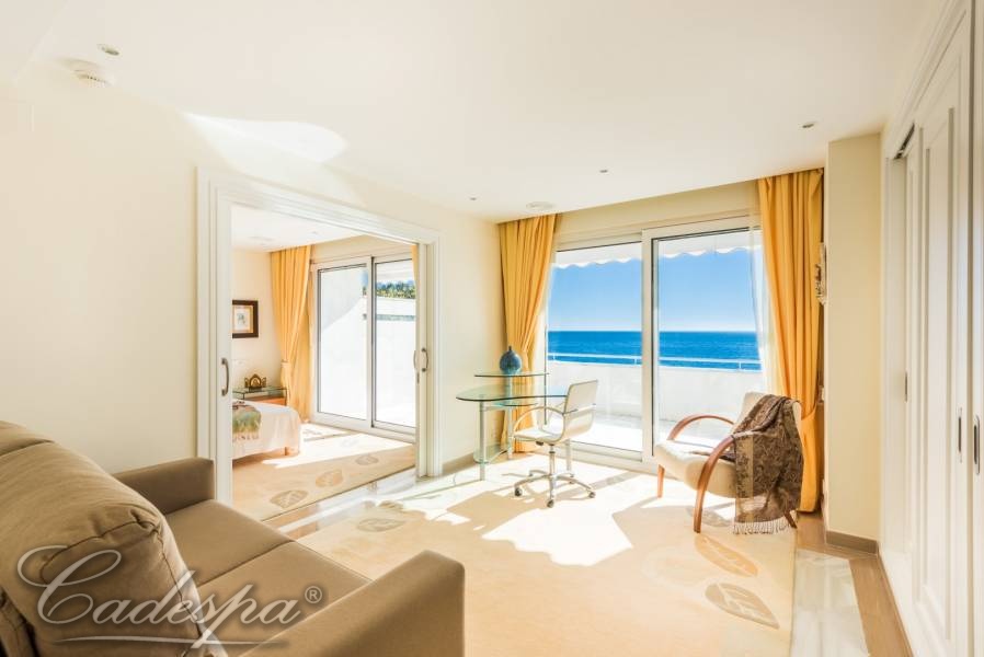 Квартира с роскошным видом на море в центре Марбельи